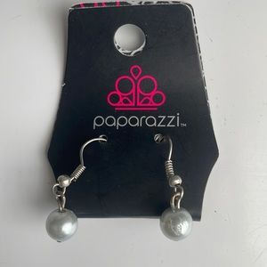 Paparazzi earrings gray pearl